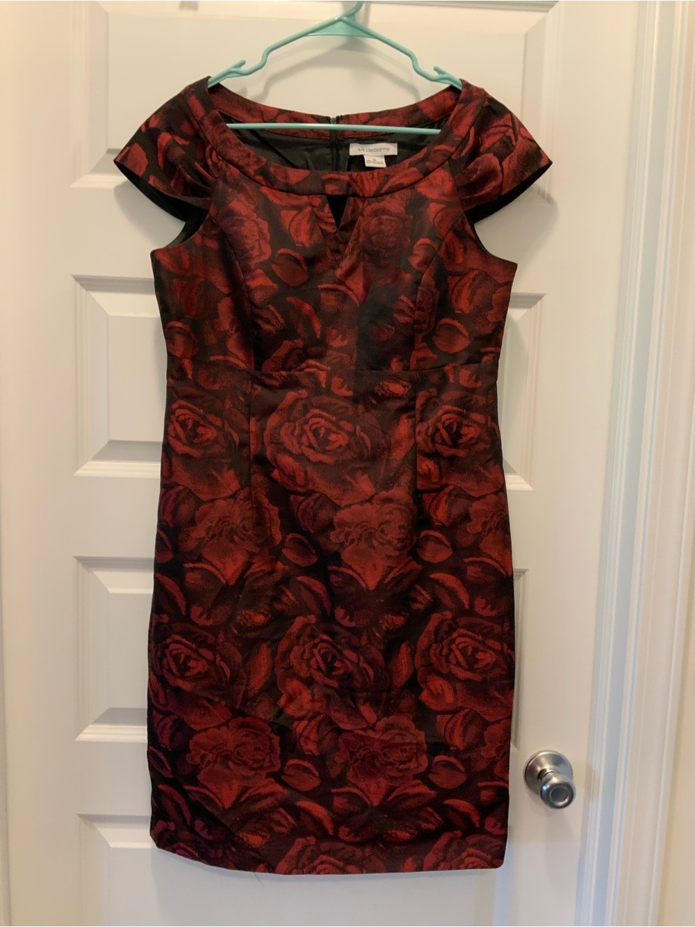 LIZ CLAIBORNE Size 12 Red Black ROSES Print
DRESS Brocade Cap Keyhole Cocktail
